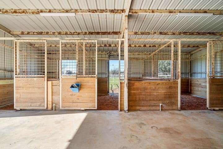 Horse stables at Diamond A Ranch's Texas wedding venue with lodging.