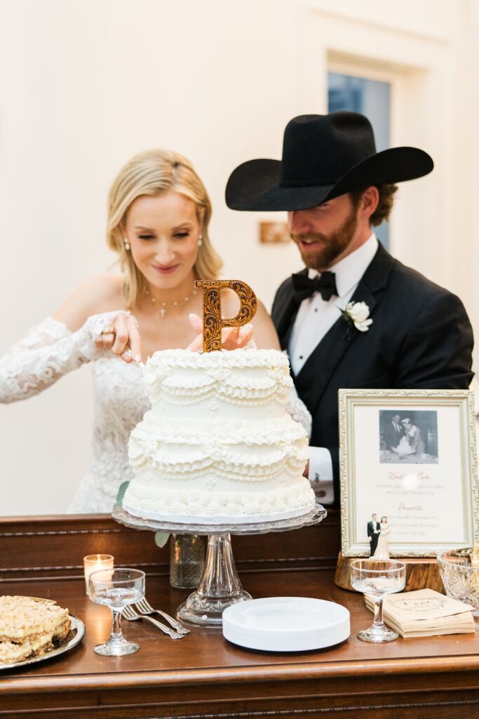 Bride and groom cutting their cake at Diamond A Ranch wedding.