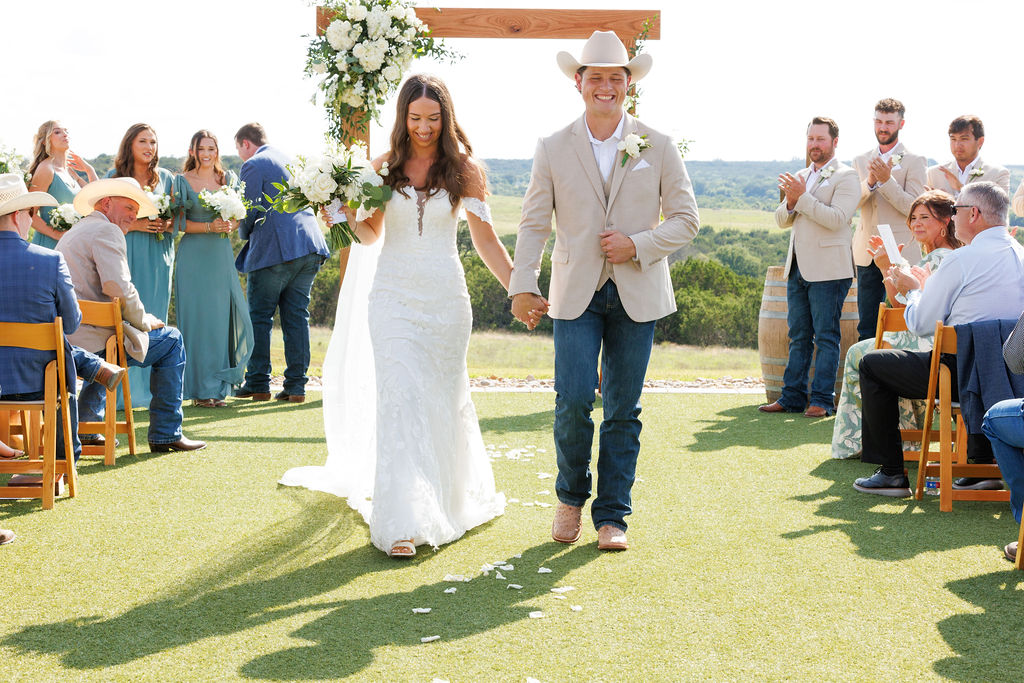outdoor wedding ceremony at Granbury Tx wedding venue