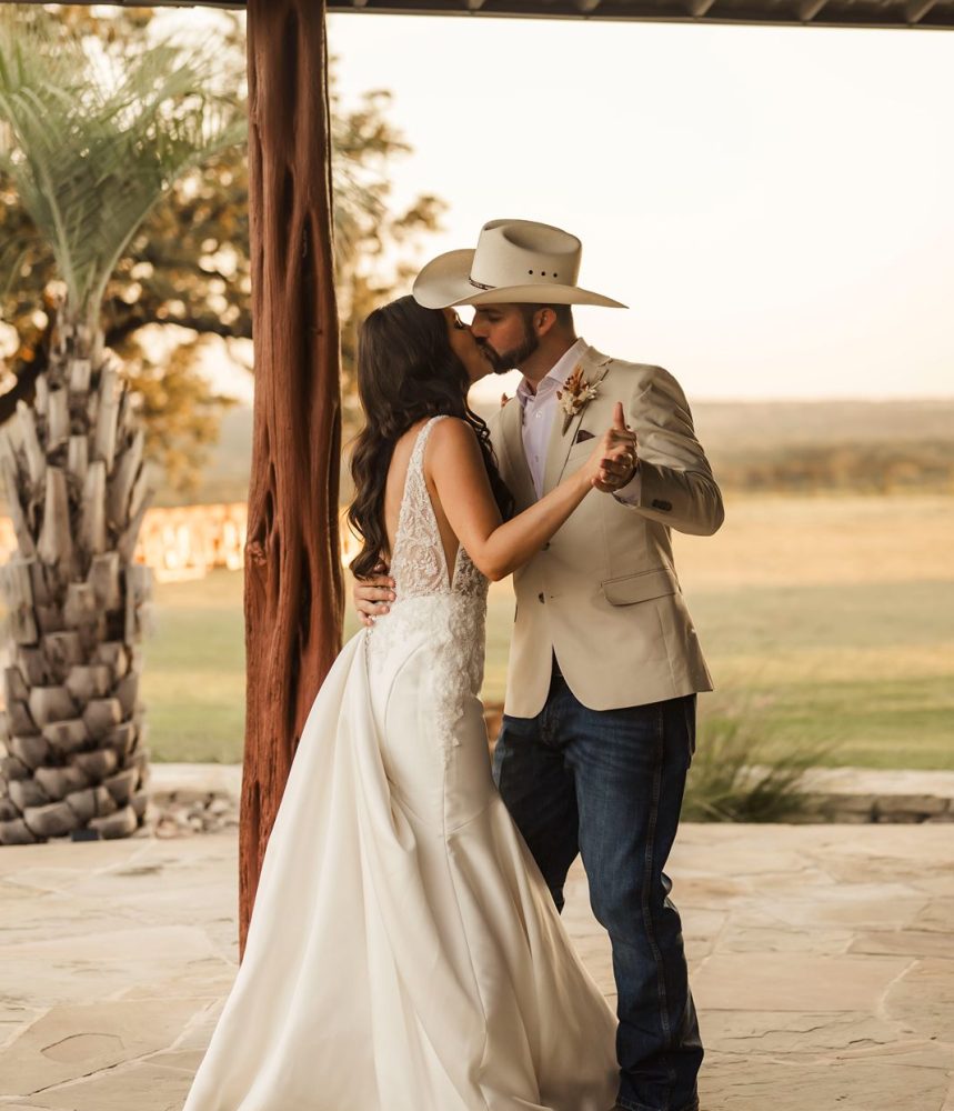 bride-groom-texas-wedding bride and groom at wedding venue near Azle TX, Diamond A Ranch.